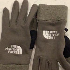 North face gloves